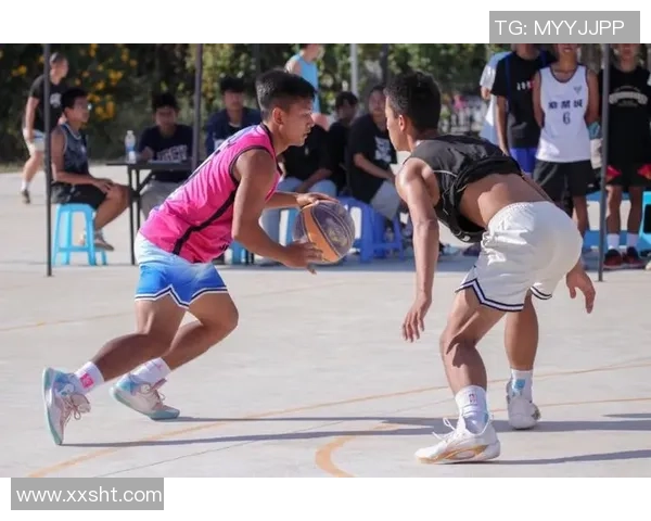 当NBA球星邂逅足球明星他们的友谊与竞技精神交汇的瞬间 当NBA球星邂逅足球明星他们的友谊与竞技精神交汇的瞬间